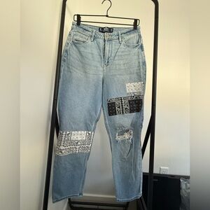 Hollister Ultra High-Rise Mom Jeans